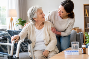 Read more about the article Senior wraca ze szpitala do domu – jak przygotować mieszkanie i pierwsze dni opieki?